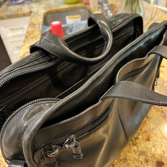 Tumi expandable leather laptop briefcase - Picture 5 of 7